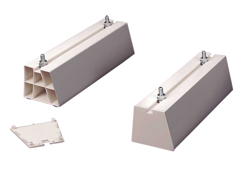 Plasmasa kronšteins L1000 kondicionētājam (8 - 12 kWt)